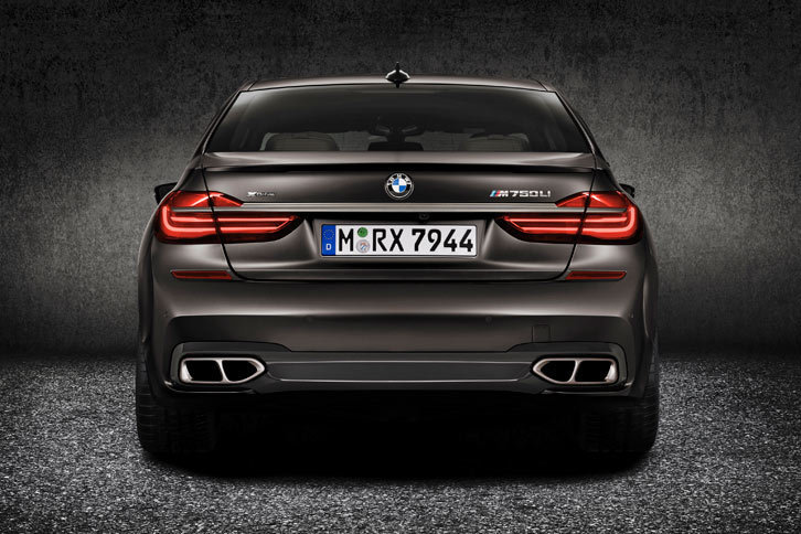 「BMW M760Li xDrive」（欧州仕様車）