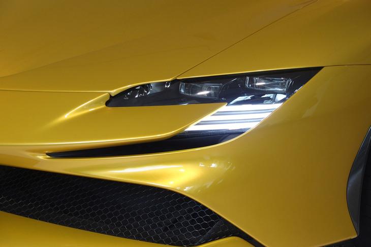 フェラーリSF90スパイダー（ヘッドランプ）