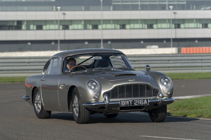 『007 ノー・タイム・トゥ・ダイ』のアクションシーン（静止シーンでは本物が使われる）のためだけに8台が製造されたというスタントカー。これはシャシーナンバー008。すべてアストンマーティンで保管され今後はプロモーションに使用される予定だ。