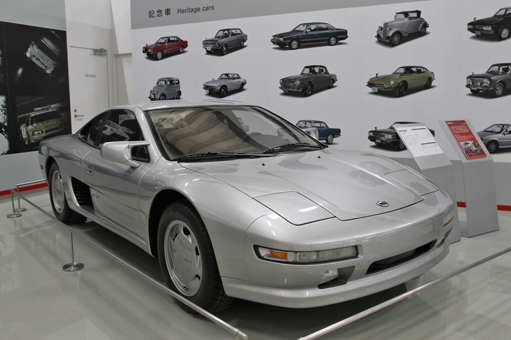 1987年の東京モーターショーに参考出品された「日産MID4（II型）」。V6 DOHCツインターボ3リッターのVG30DETT型をミドシップし、駆動方式はフルタイム4WDというコンセプトカー。その前回となる1985年の東京モーターショーに出展された「日産MID4」の発展型で、市販はされなかったが、その技術は「フェアレディZ」（Z32）や「スカイラインGT-R」（BNR32）に生かされた。