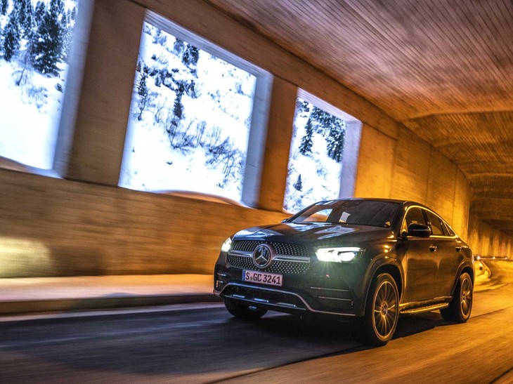 メルセデス・ベンツGLE400d 4MATICクーペ