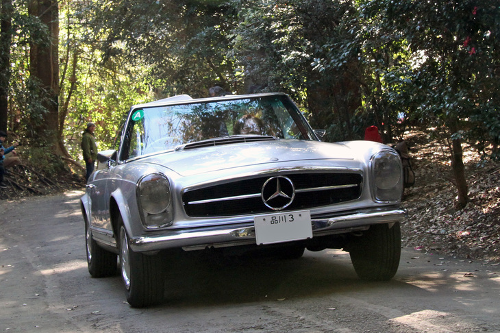 「品川3」のシングルナンバーの付いた、新車からのワンオーナー車という1968年「メルセデス・ベンツ280SL」。