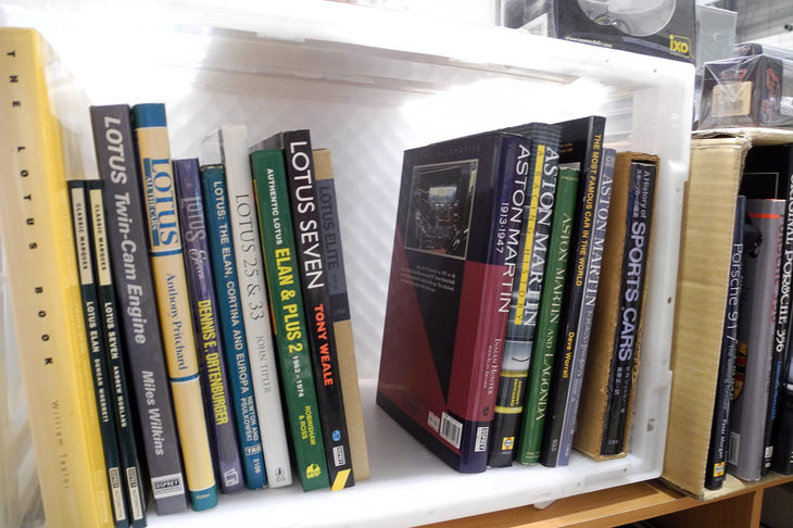 自動車趣味の店ロンバルディのブース。