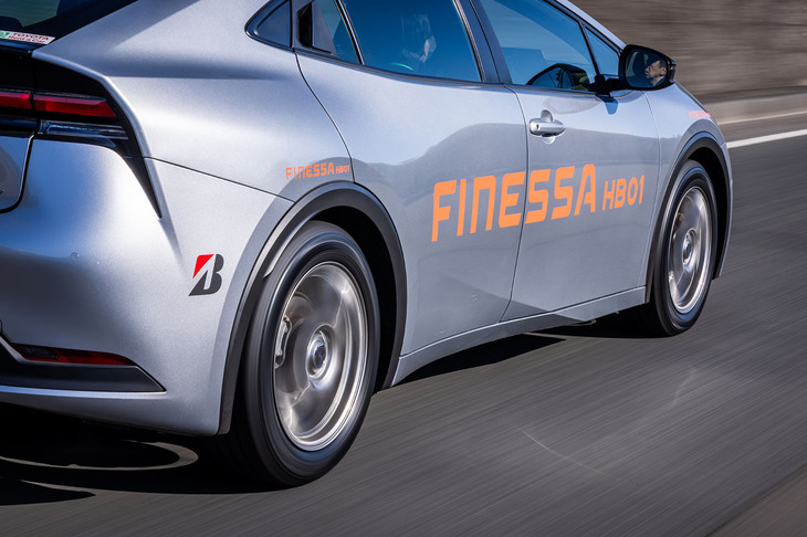 路面とのコンタクトがしなやかで、接地感が高いと思える「フィネッサHB01」。そのフィーリングは、快適さと安心につながっているように感じた。ステアリング操作への反応も良好である。