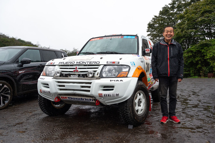 増岡 浩総監督と、思い出の「パジェロ スーパープロダクション仕様」。