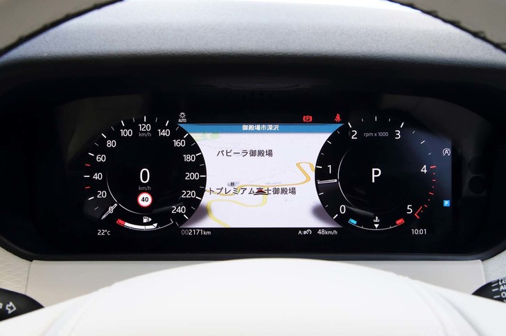 メーターパネルはフル液晶タイプ。カーナビのマップを表示することもできる。