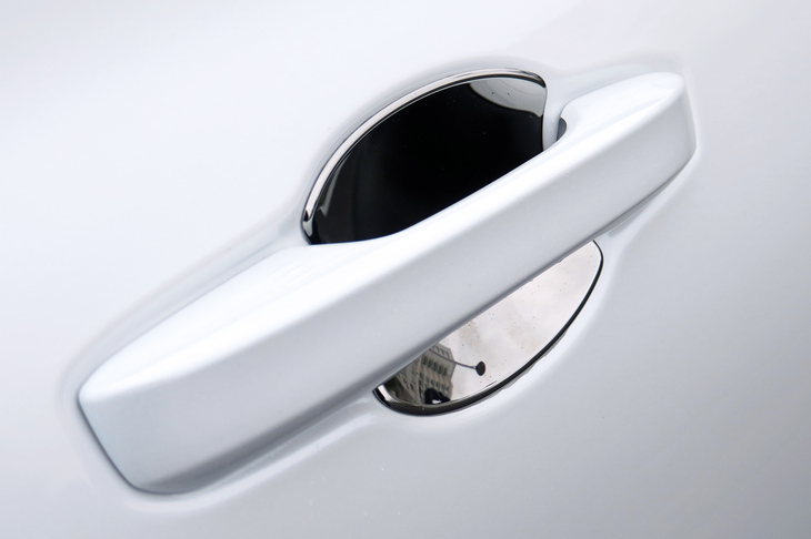 ホンダZR-V e:HEV X ホンダアクセス用品装着車（ドアハンドルプロテクションカバー）