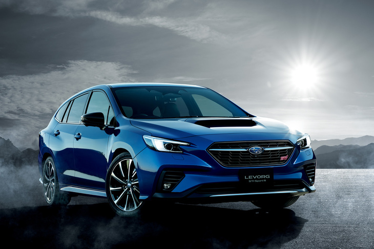 2020年10月に発表されたスバルのスポーツワゴン「レヴォーグ」。2代目となる現行型の最新モデルは2024年12月に発表されたアプライドE型で、「ドライバーモニタリングシステム」と「ドライバー異常時対応システム」の連携強化などのアップデートが行われた。