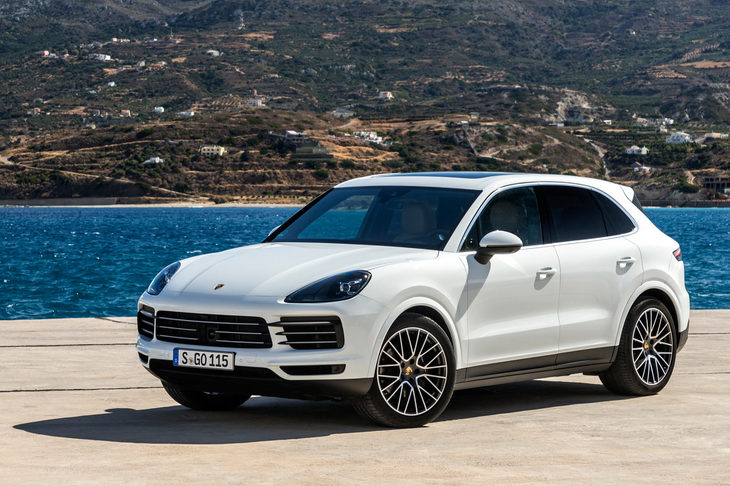 ポルシェのラージサイズSUV「カイエン」。現在、同社のSUVやセダン、ワゴンは、いずれも「911」のモチーフを取り入れたデザインとなっている。