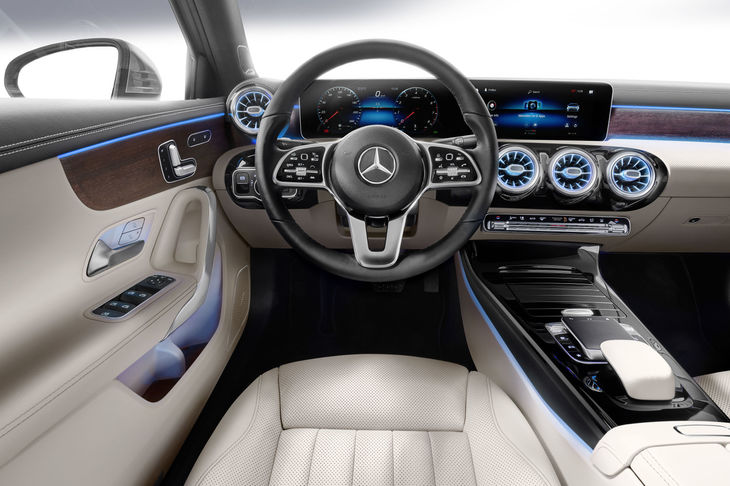 メルセデス・ベンツAクラス セダン（インテリア）