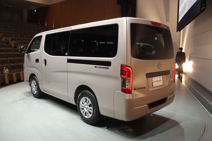 キャラバン50thアニバーサリー（リアビュー）