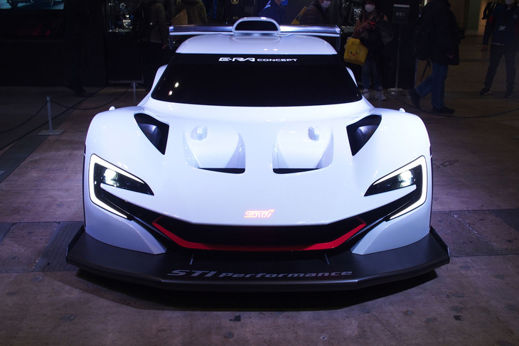 東京オートサロン2022において初披露されたスバルの電気自動車「STI E-RAコンセプト」。