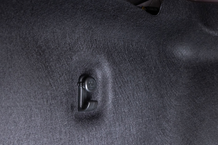 ホンダ・アコード（荷室のコンビニフック）