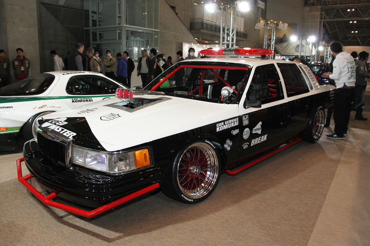 wiz 国際情報工科自動車大学校の「Hidden Devill」。「リンカーン・タウンカー」をベースに、車体後半はフレームから製作されたジムカーナ仕様。