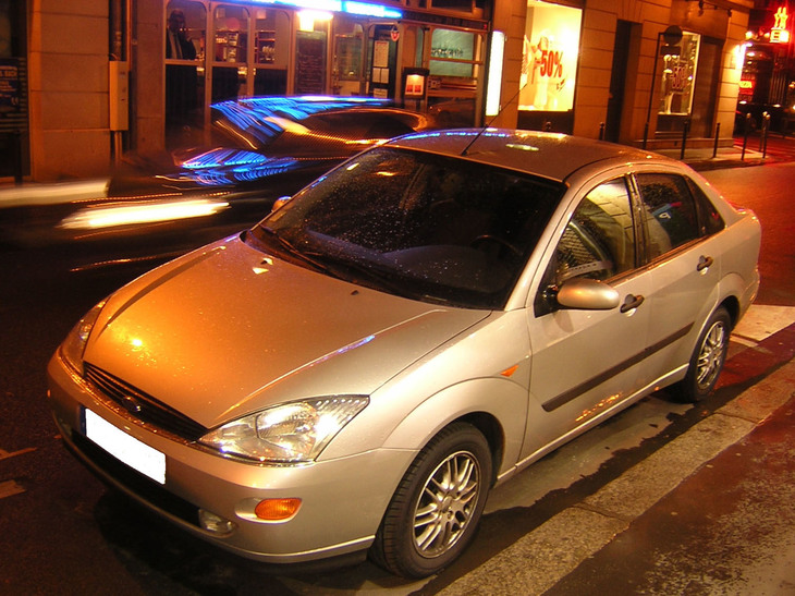 「フォード・フォーカス セダン」。パリにて2005年に撮影。