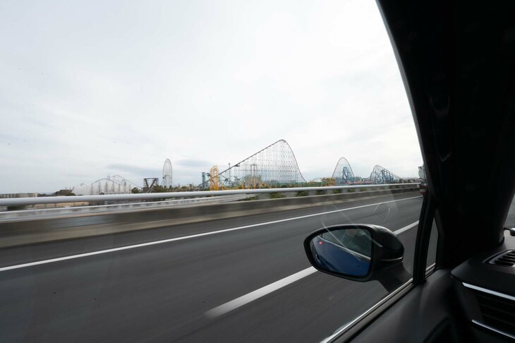 左手に見えるのはナガシマスパーランドでございます♪