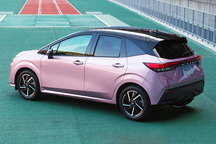 2020年11月に発表された3代目「日産ノート」。高い空間効率が特徴のユーティリティー系コンパクトで、「トヨタ・アクア」や「ホンダ・フィット」などと鎬（しのぎ）を削っている。