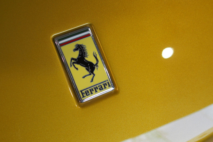 フェラーリSF90スパイダー（エンブレム）