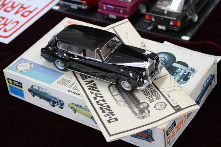 1960年代の『CAR GRAPHIC』誌によく広告が掲載されていた、フジミ製1/30「ロールス・ロイス・ファンタムV 1961」。昭和天皇の御料車としても使われていたモデルだが、初めて完成品を見た。