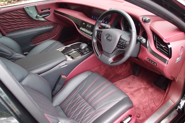 LS500h“Fスポーツ”（インテリア）
