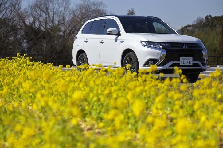 「三菱アウトランダーPHEV」は2017年2月にマイナーチェンジを受けた。今回の試乗車は、そのタイミングで新たに設定された最上級グレードの「Sエディション」。