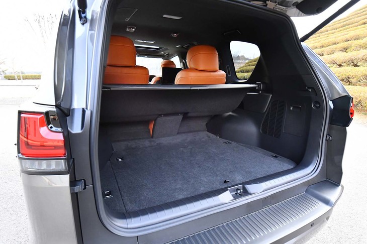 レクサスLX600“エグゼクティブ”（ラゲッジスペース）