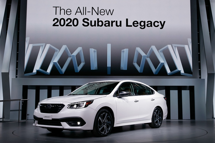 ボディーサイズは全長×全幅×全高＝4840×1840×1500mmと、全長がやや伸びた以外は従来モデルと共通。ホイールベースも2750mmと同じだが、プラットフォームは一新されている。