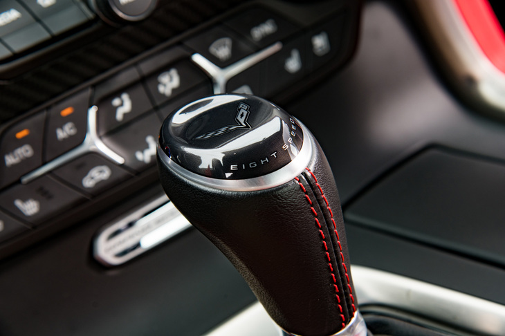 トランスミッションにはトルコン式8段ATと7段MTが用意されるが、次期型ではMTは消滅し、2ペダル仕様のそれもデュアルクラッチ式となる。