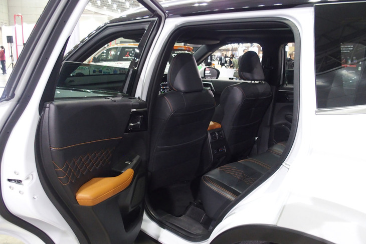 三菱アウトランダーPHEV／三菱自動車