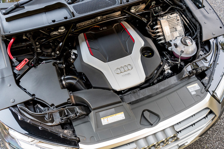 3リッターV6 DOHC 24バルブターボエンジンは最高出力354ps、最大トルク500Nmを発生する。