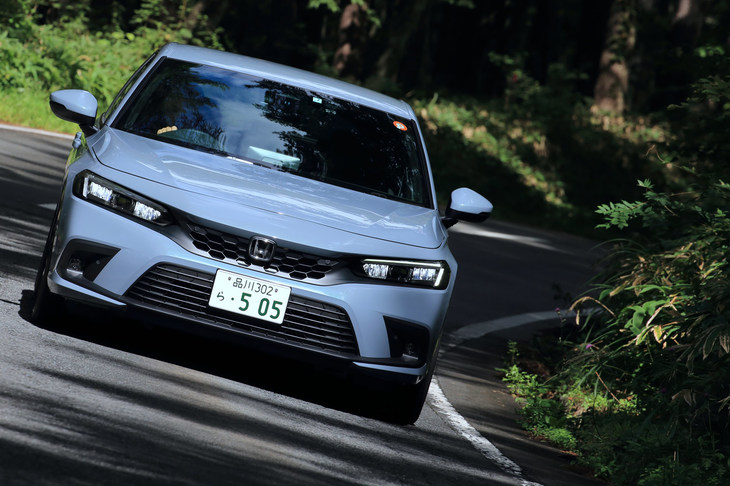 1.5リッターターボエンジンを搭載する純ガソリン車（写真）の燃費は、WLTCモードで16.3km/リッター。対して「e：HEV」は24.2km/リッターとされている。（写真：荒川正幸）