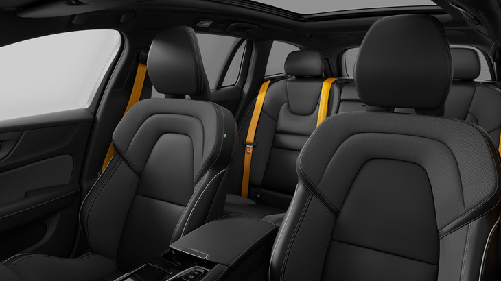 「V60リチャージ ポールスターエンジニアード」のインテリア。