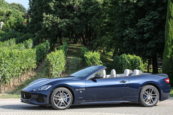 マセラティ・グランカブリオ スポーツ