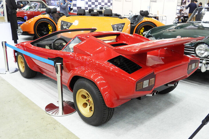 「オートモビル カウンシル2024」の会場より、Wolf Racingの出展ブースの様子。