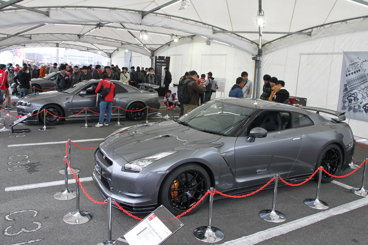 ニスモはいずれもガンメタに塗られたBNR32、BCNR33、BNR34の「スカイラインGT-R」とR35「GT-R」という歴代GT-Rのセットアップコンセプト「Clubman Race Spec」などを展示。