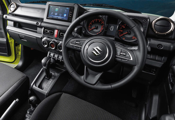 「ジムニーXC」のインストゥルメントパネルまわり。