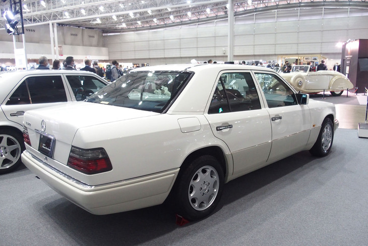 メルセデス・ベンツE320（1995年）／ヤナセクラシックカーセンター