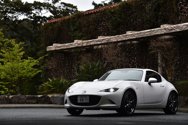 「RS」に続いては、よりラグジュアリーに仕立てられた「VS」グレードに試乗した。