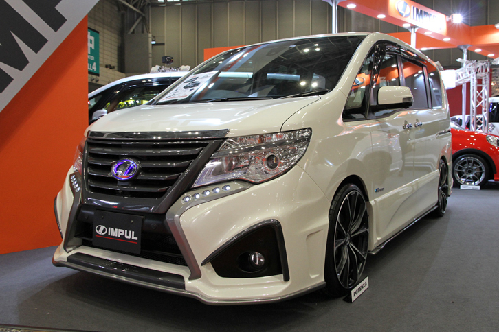 ホシノインパルの「インパル・セレナ・プレミアムバージョン」。老舗インパルの製品だが、マスクがレクサスのスピンドルグリル風に見えてしまうのは筆者だけ？