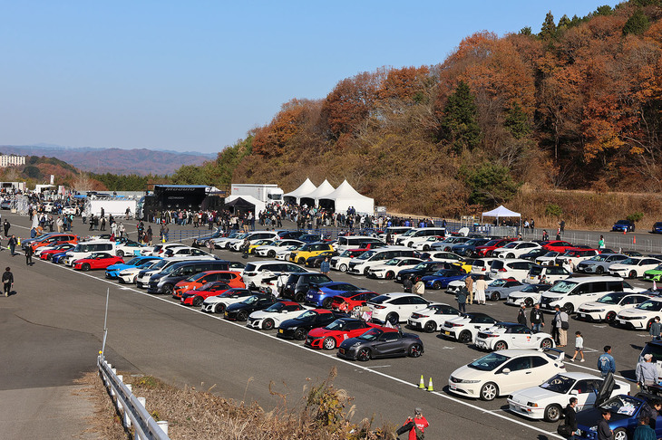 会場の駐車エリアでは、モデューロブランドを含むホンダアクセス製パーツの装着車、ホンダ純正コンプリートカーとなる「モデューロX」シリーズ、無限パーツ装着車およびコンプリートカーによるオーナーズミーティングも開催された。個性豊かなホンダ車で彩られた場内では、オーナー同士の交流も盛んに行われた。
