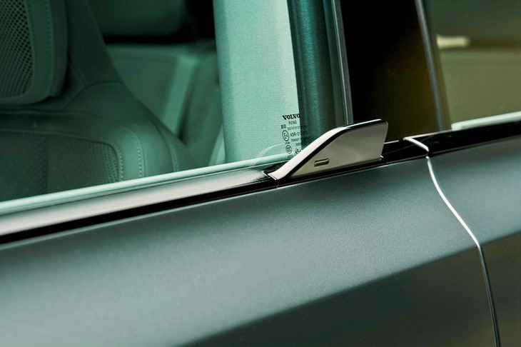 フロントドアのアウターオープナー。