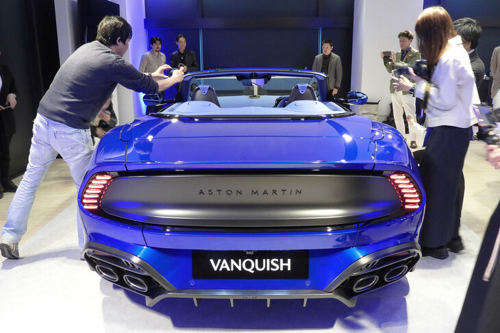 アストンマーティン・ヴァンキッシュ ヴォランテ（リア）