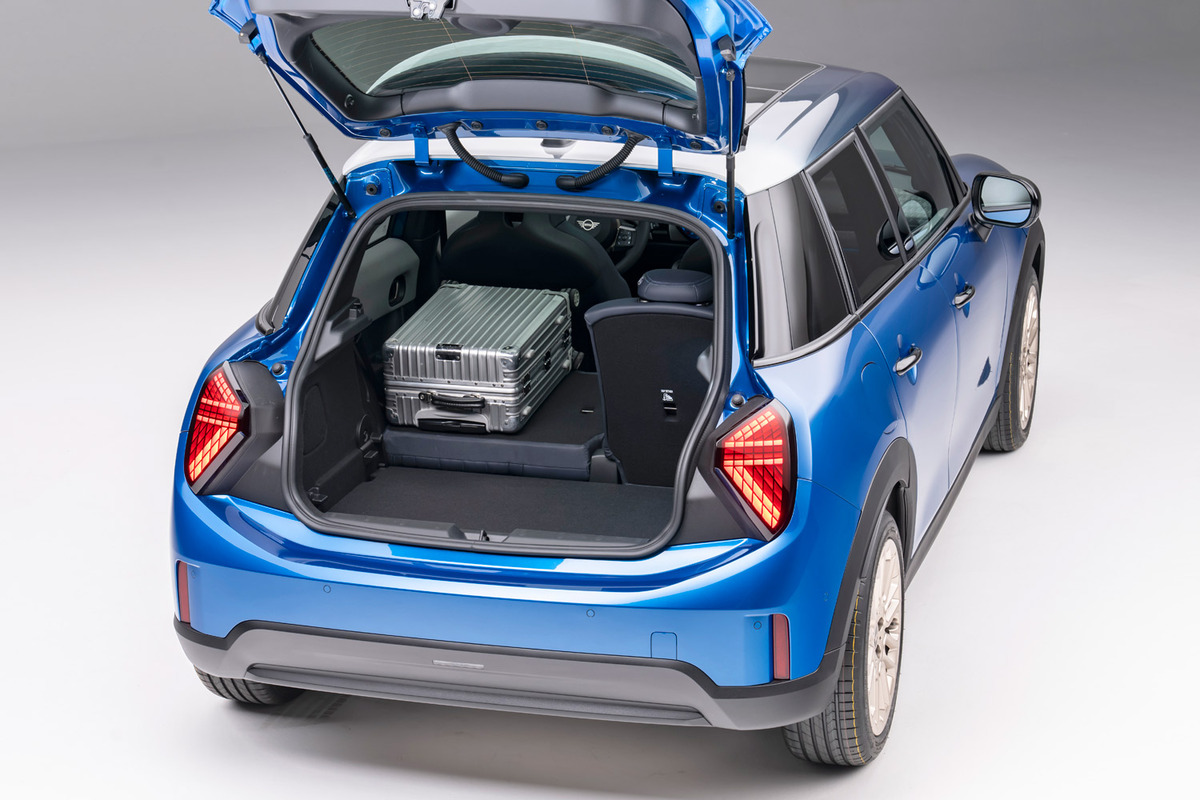 MINIのハッチバックモデルに5ドアの「クーパー5ドア」が登場