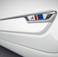 「ルノー・トゥインゴ」に台数150台の限定モデル　フランス最古のスポーツアパレルブランドとコラボの画像