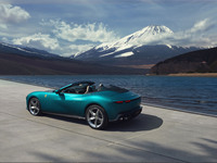 ガレージにしまっておくより、「いろいろなシーンでフェラーリを楽しみたい」という要望を持つオーナーへ向けて用意された「アマルフィ スパイダー」。こうしたシーンで見かける機会も、増えるかもしれない。