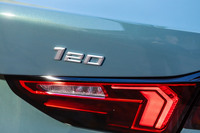 新型ではガソリンエンジン搭載車のモデルネームから「i」がなくなった（日本未導入ながらディーゼル車には「d」が付く）。