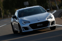 「BRZ」の中でも、スバルのモータースポーツを統括する「STI」の名を冠した上級グレード「STI Sport」。2017年10月の東京モーターショーで発表された。