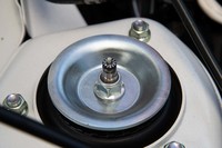 5段階の減衰力調整機構付きサスペンションを採用。今回の試乗車は中間にあたる「3」にセッティングされていた。