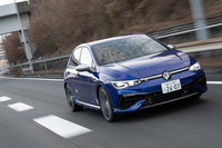 新型「ゴルフR」では、走行モード「スポーツ」「レース」の完成度が高まり、また守備範囲も広がった印象だ。もはや「カスタム」モードの必要性を感じないほどの仕上がりだった。