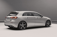 4代目となる最新の「Aクラス」は、2018年10月に導入が開始された。導入当初の人気グレード「A180スタイル」では、最高出力136PS、最大トルク200N・mの1.3リッター直4直噴ターボエンジンに、7段DCTが組み合わされていた。ボディーサイズは全長×全幅×全高＝4440×1800×1420mm、ホイールベースは2730mm。